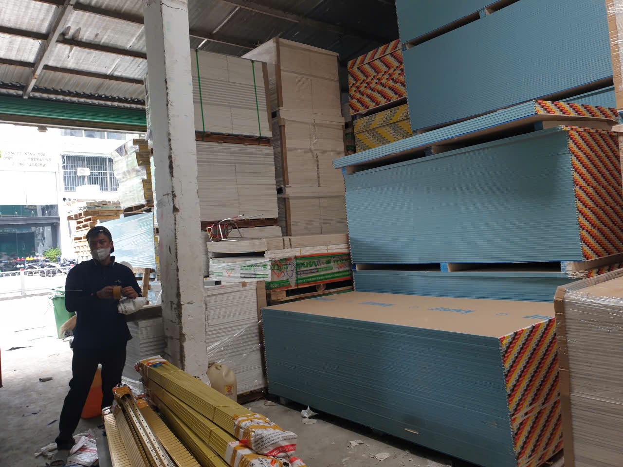 cửa hàng thạch cao gần Bình Thạnh
